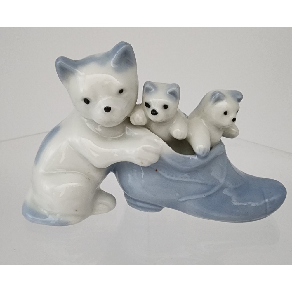 Occupied Japan Cat Figurine Small Blue White Porcelain Puss in Boots Kitten EXC